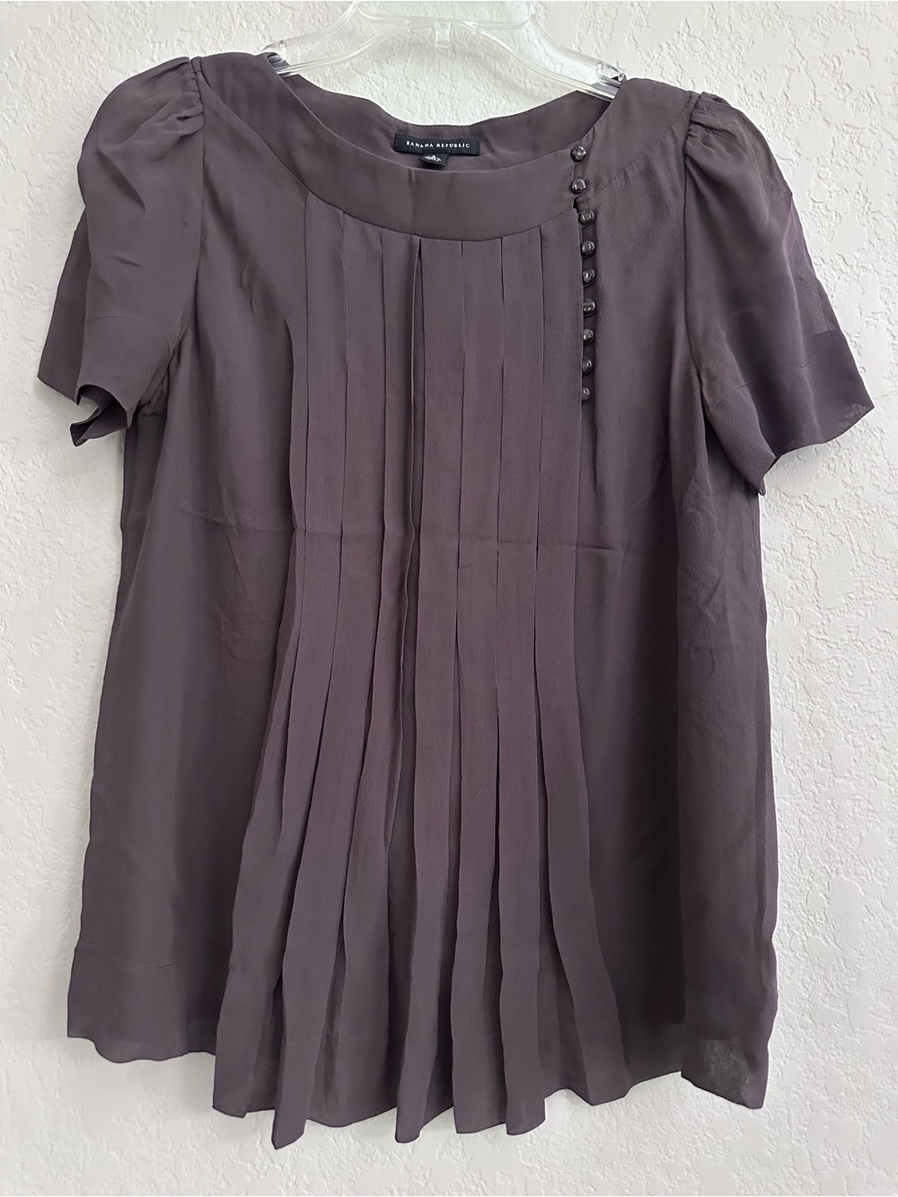 Banana Republic Womens Button Pleated S/S Blouse Sz Small Purple 100% Silk